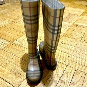 Classic Burberry nova check rain boots Welles size 36 6